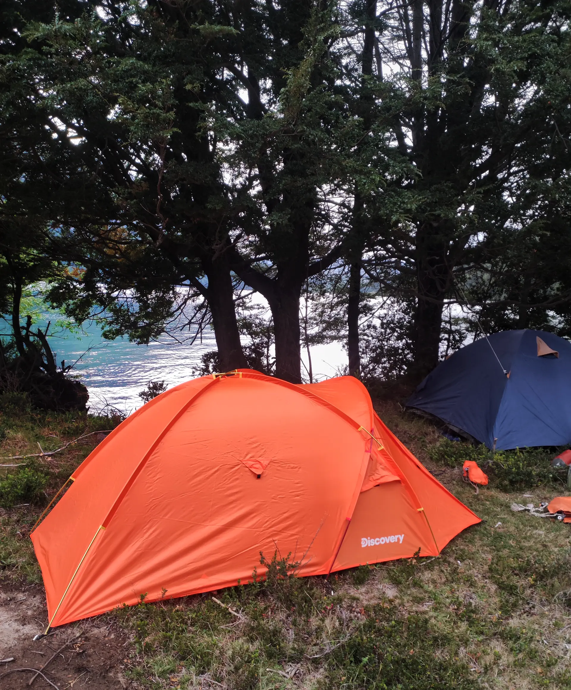 Servicio de camping a orillas del Lago Espolón