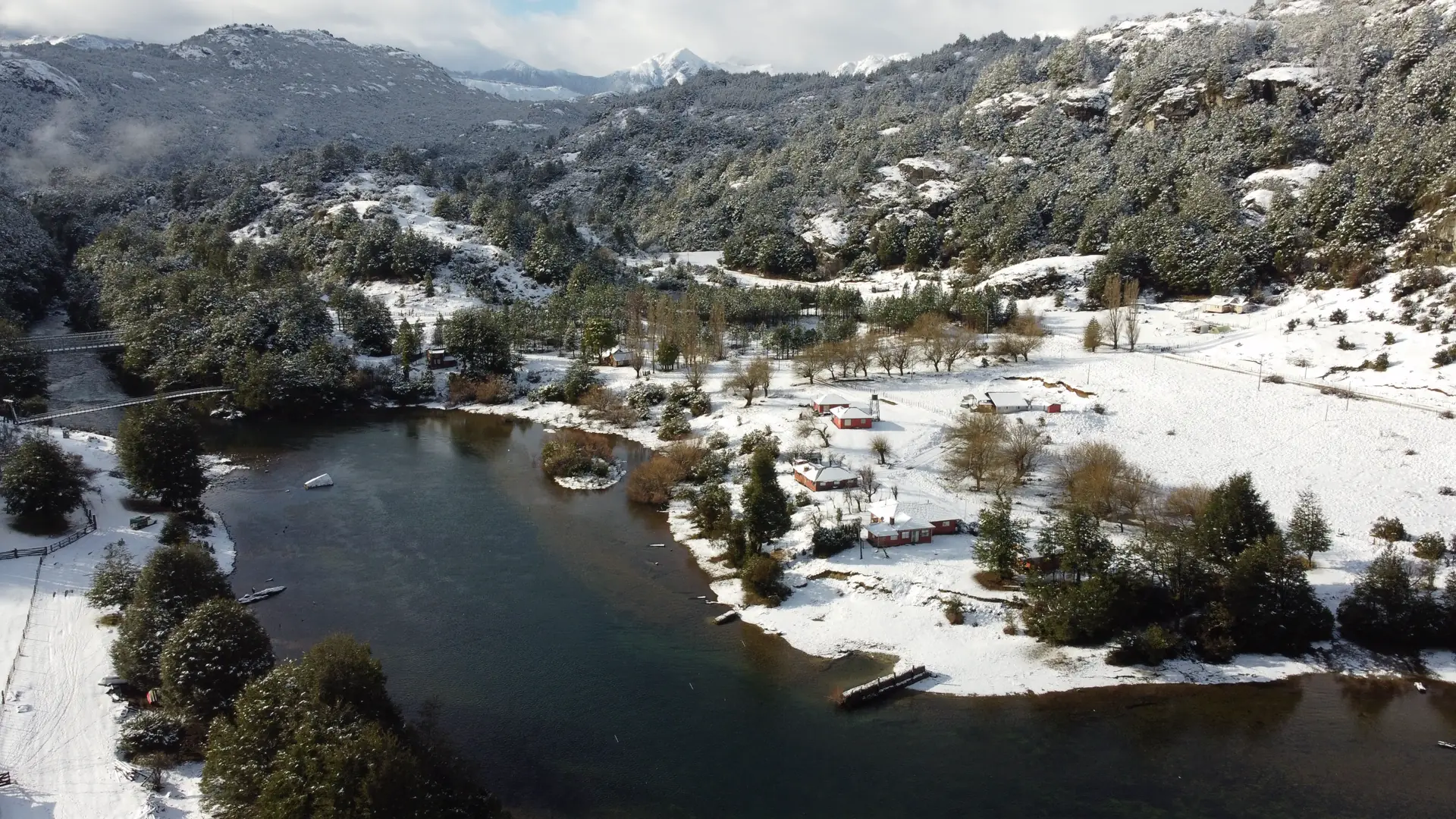 Vista aérea del Lago Espolón con dron